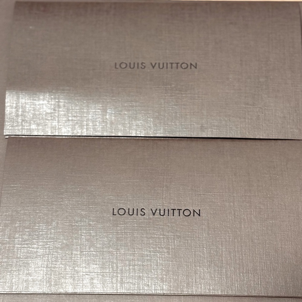 [Louis Vuitton] Lot of 6 - Large & Small Box, 2 Envelopes, Gift Bag & Tag/Card - Picture 11 of 16